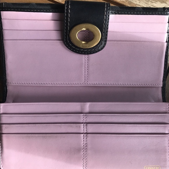 Signature Coach Black Wallet - Picture 3 of 3